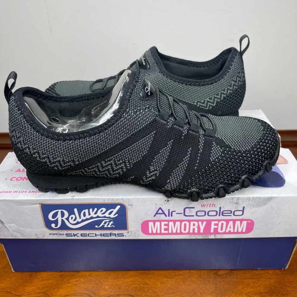 Skechers Relaxed Fit Knit Happens Sneakers Air Cooled Memory Foam Womens 5.5